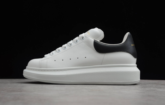 Alexander McQueen Oversized White/Black